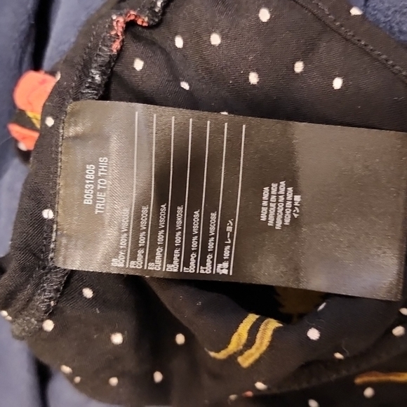 Volcom Wrap Halter Top Medium Black Floral - Picture 3 of 4